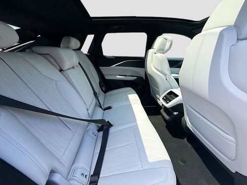 New 2025 Cadillac Lyriq Luxury image 28