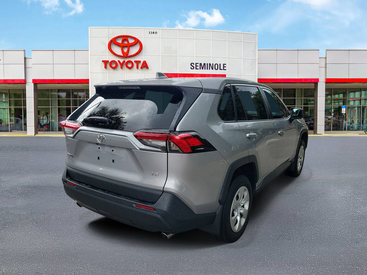 Used 2024 Toyota RAV4 LE FWD image 3