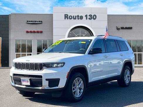 Used 2023 Jeep Grand Cherokee L Laredo w/ Luxury Tech Group I AWD/4WD image 2