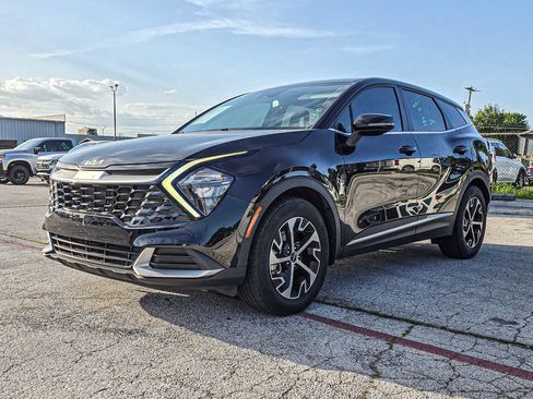 Used 2023 Kia Sportage EX FWD image 3
