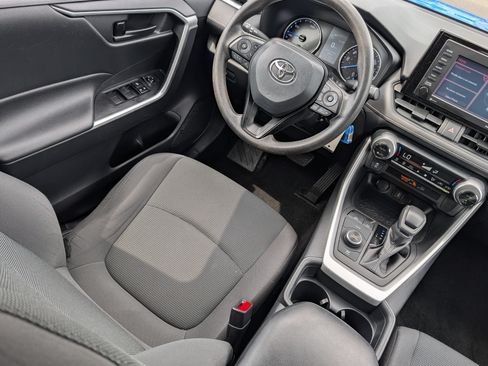 Used 2021 Toyota RAV4 LE AWD/4WD image 9