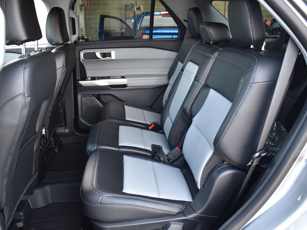 Used 2024 Ford Explorer XLT w/ Equipment Group 202A AWD/4WD image 6