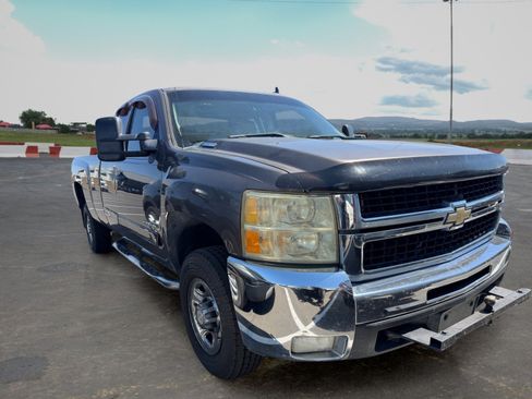 Used 2008 Chevrolet Silverado 2500 LT w/ 1LT Convenience Package AWD/4WD image 2