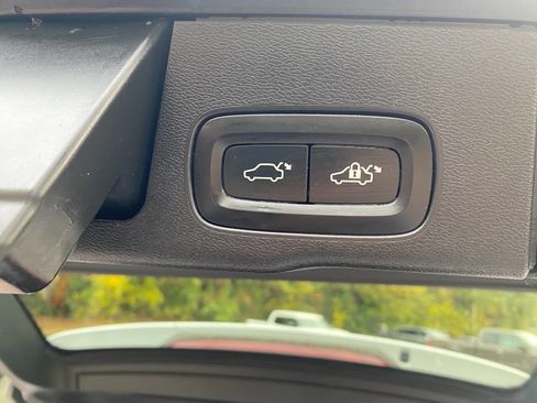 Used 2018 Volvo XC60 T5 Momentum w/ Vision Package image 52