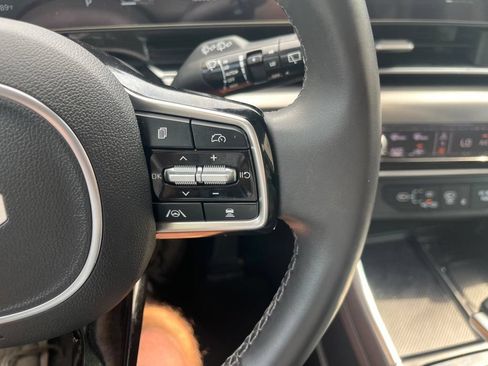 Used 2026 Kia Carnival SX w/ SX Dark Edition Package FWD image 18