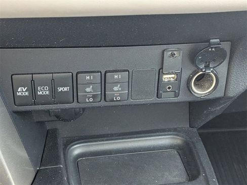 Used 2018 Toyota RAV4 Limited image 24