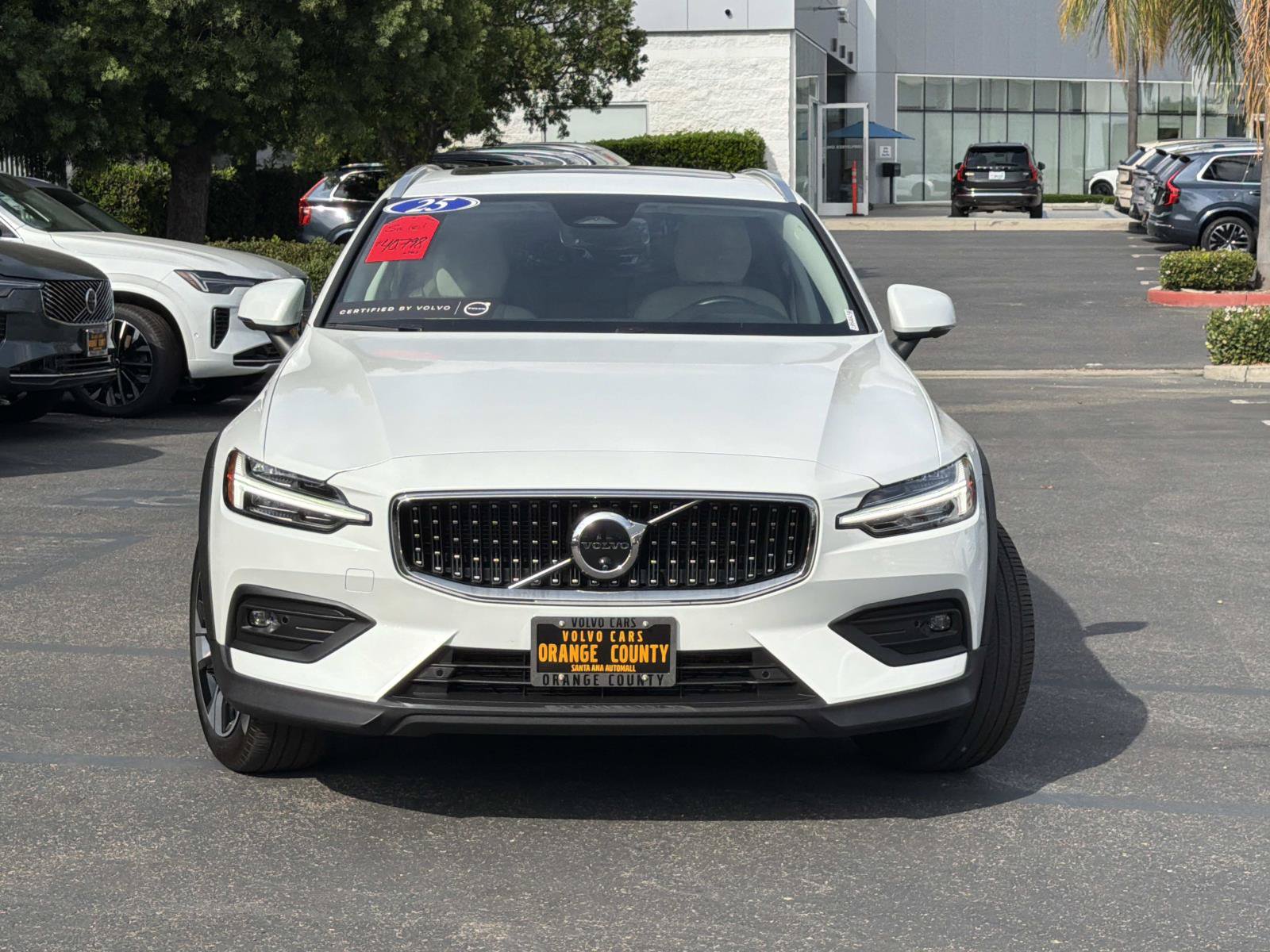 Certified 2025 Volvo V60 B5 Cross Country Plus AWD/4WD image 2