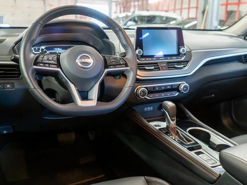 Certified 2025 Nissan Altima 2.5 SR image 14