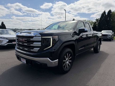 Used 2023 GMC Sierra 1500 SLE w/ Enhanced Capability Package AWD/4WD image 4