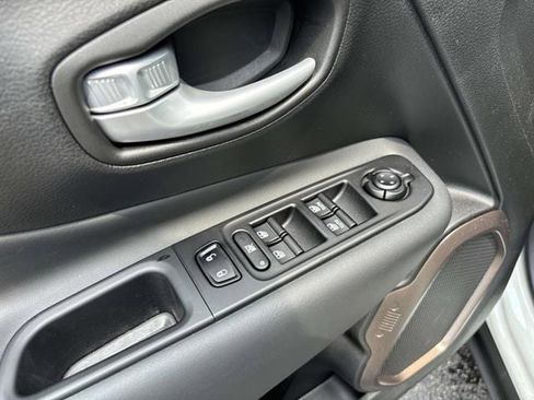 Used 2023 Jeep Renegade Latitude w/ Sun/Sound Group image 16