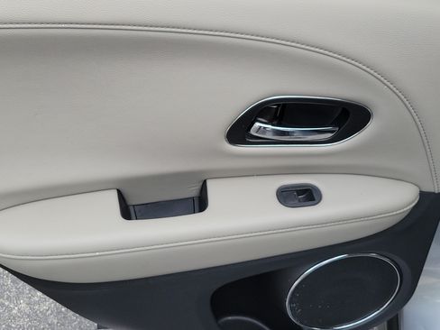 Certified 2022 Honda HR-V EX-L image 9