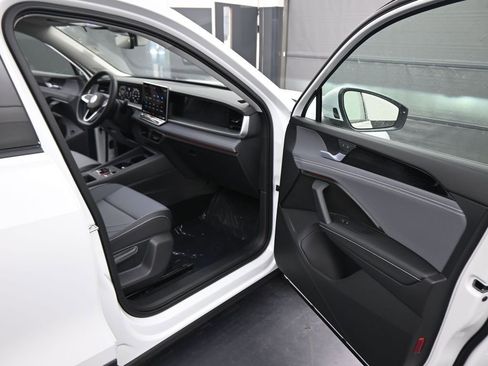 New 2026 Volkswagen Tiguan SE AWD/4WD image 42