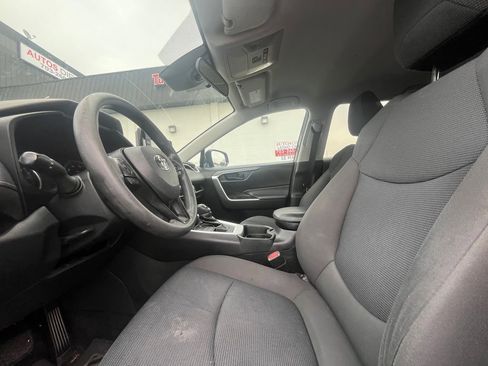 Used 2020 Toyota RAV4 LE AWD/4WD image 10
