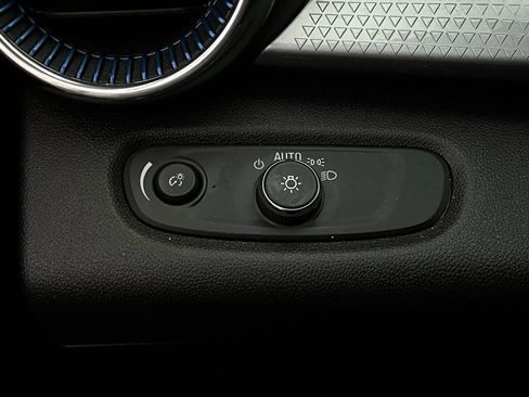 Used 2025 Chevrolet Trax LT w/ LT Convenience Package image 20