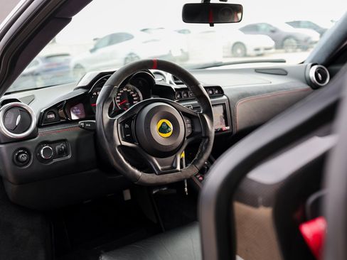 Used 2021 Lotus Evora image 24