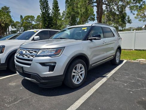 Used 2018 Ford Explorer XLT w/ Equipment Group 201A AWD/4WD image 3