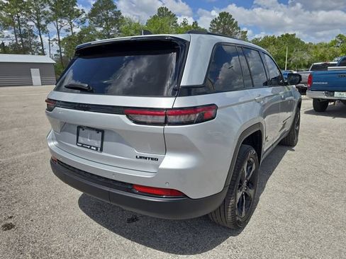 Used 2025 Jeep Grand Cherokee Limited w/ Black Appearance Package image 4