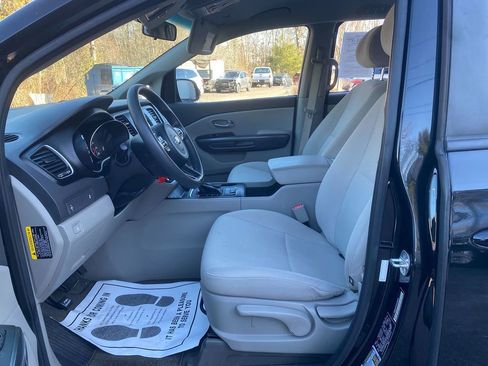 Used 2018 Kia Sedona L image 12