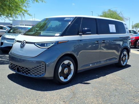 Used 2025 Volkswagen ID. Buzz Pro S RWD image 3