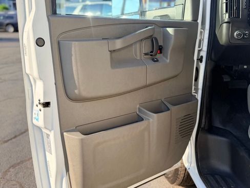 Used 2022 Chevrolet Express 3500 w/ Power Convenience Package RWD image 13
