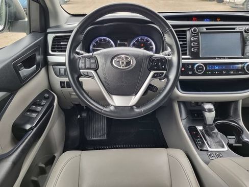 Used 2017 Toyota Highlander XLE AWD/4WD image 27