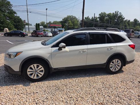 Used 2015 Subaru Outback 2.5i Premium AWD/4WD image 4