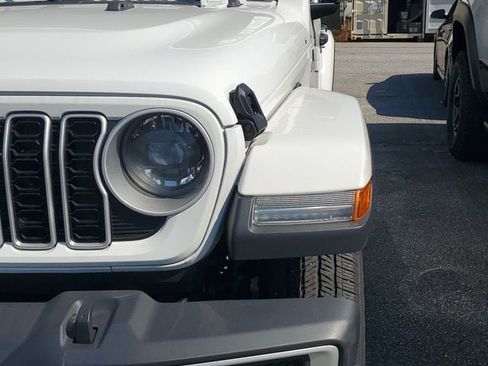 Certified 2024 Jeep Wrangler Unlimited Sahara w/ Technology Group AWD/4WD image 4
