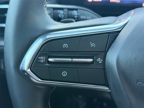 Used 2025 Chevrolet Traverse LT w/ Sun and Wheel Package image 23