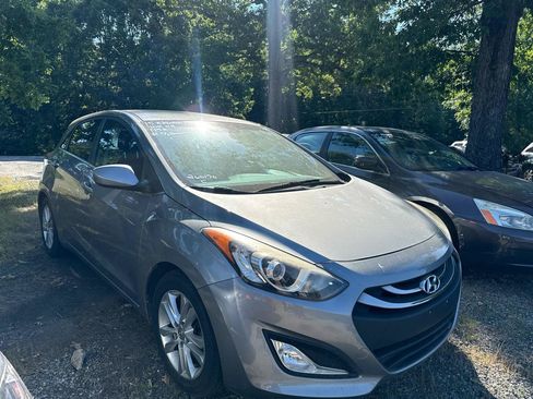 Used 2015 Hyundai Elantra GT FWD image 3