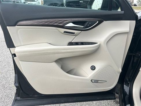 Used 2022 Buick Envision Avenir w/ Technology Package II image 17