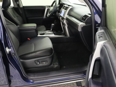 Used 2022 Toyota 4Runner SR5 Premium w/ Moonroof Package RWD image 40