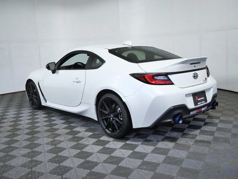 Used 2025 Toyota GR86 Premium w/ ALL Weather Mat Package (TMS) RWD image 4