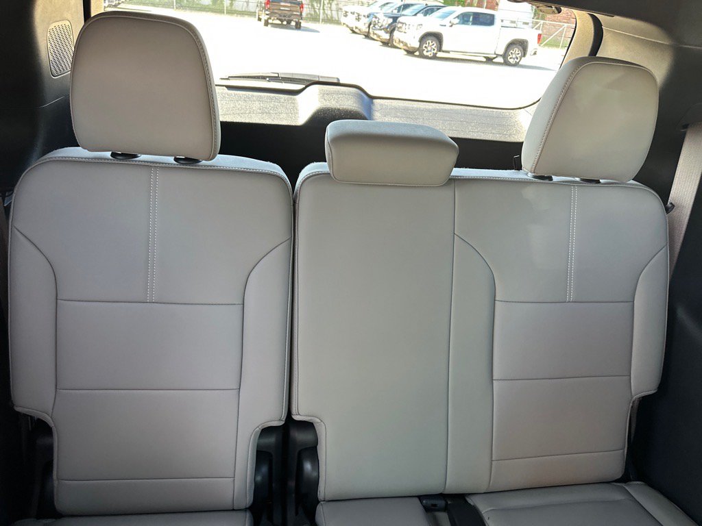Used 2024 GMC Acadia Elevation w/ Luxury Package FWD image 12