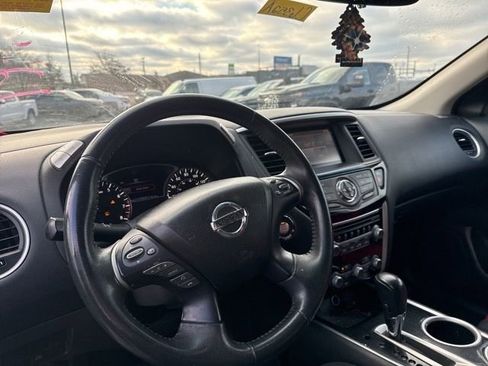Used 2016 Nissan Pathfinder SV image 8
