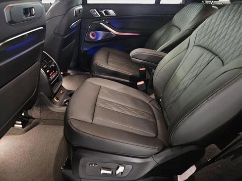 Used 2025 BMW X7 M60i image 14