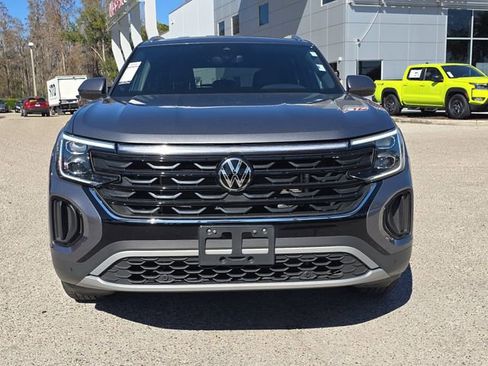 Used 2025 Volkswagen Atlas Cross Sport SE image 3