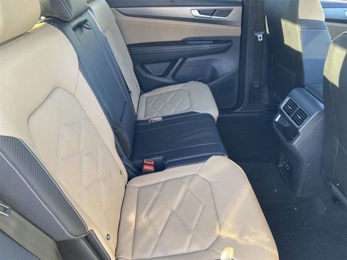 New 2026 Volkswagen Atlas Cross Sport SE image 9