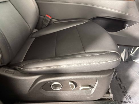 Used 2024 Cadillac Escalade ESV Luxury image 23