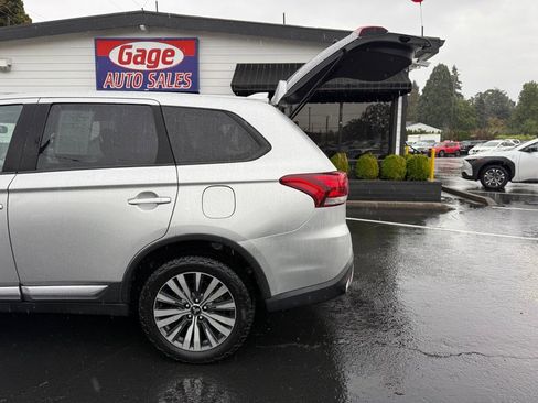 Used 2020 Mitsubishi Outlander SE image 6
