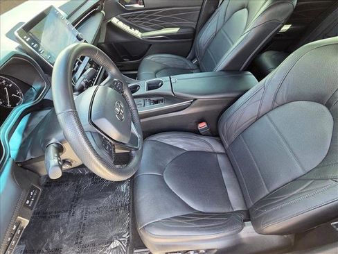 Used 2022 Toyota Avalon Limited w/ Advanced Safety Package FWD image 16