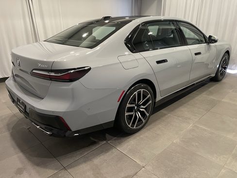 Certified 2024 BMW 760i xDrive w/ Premium Package 2 image 6