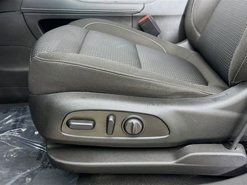 Used 2023 GMC Acadia SLE w/ Driver Convenience Package image 21