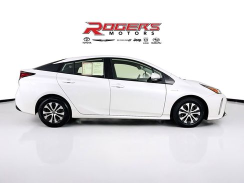 Certified 2022 Toyota Prius LE image 9