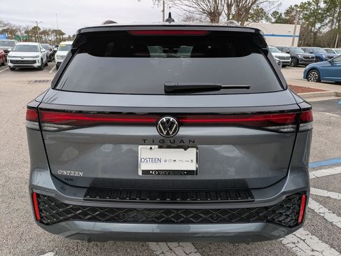 New 2026 Volkswagen Tiguan SE R-Line FWD image 5