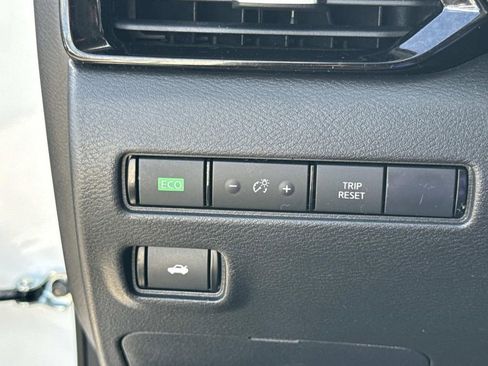 Certified 2024 Nissan Sentra SV FWD image 30