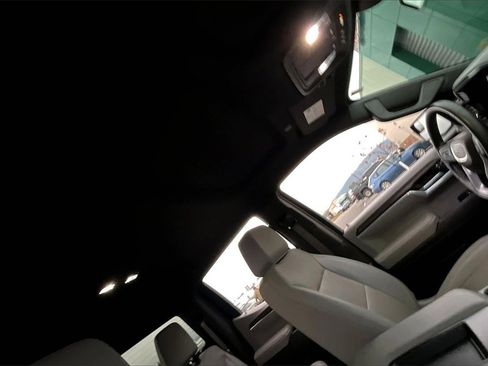 Used 2025 GMC Sierra 1500 SLT image 23