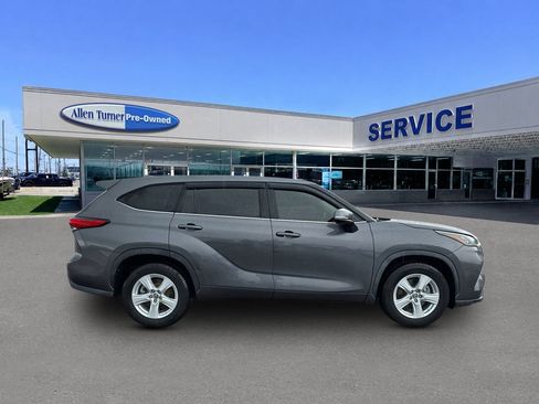 Used 2020 Toyota Highlander L FWD image 9