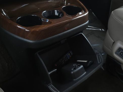 Used 2018 Chevrolet Express 2500 w/ Enhanced Convenience Package image 20