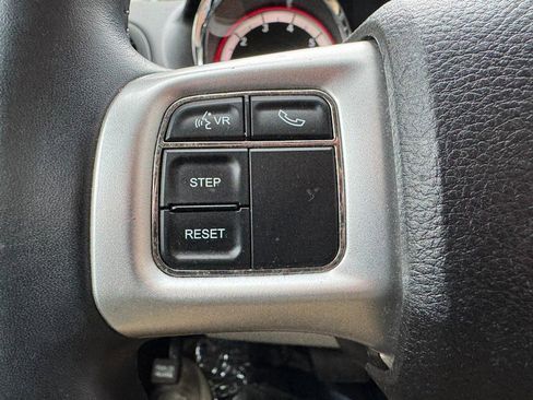 Used 2013 Dodge Grand Caravan SXT w/ UConnect Hands-Free Group image 18