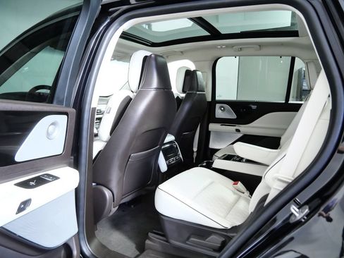 Certified 2023 Lincoln Aviator Black Label w/ Dynamic Handling Package AWD/4WD image 12